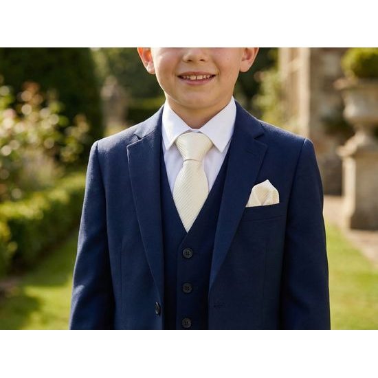 Cremefarbenes Jungen-Plastron mit Streifen und Einstecktuch