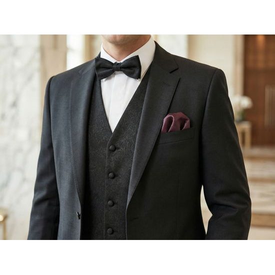 Vestă neagră cu ornament și papion