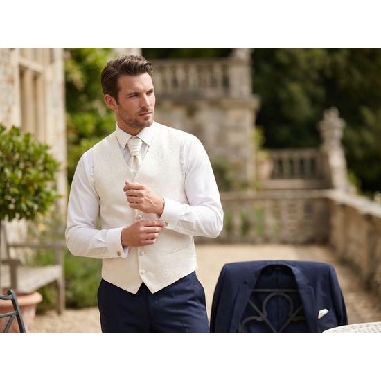 Smetanová pánská vesta se svatební kravatou