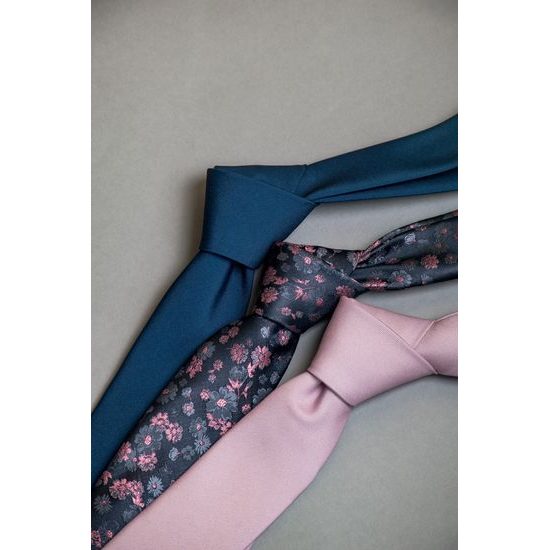 Cravată îngustă elegantă albastru închis