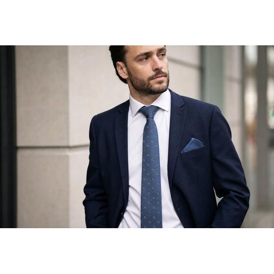 Blaue Krawatte mit Fußballmotiv