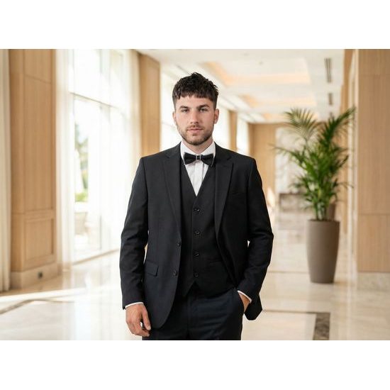 Fekete mellény csokornyakkendővel