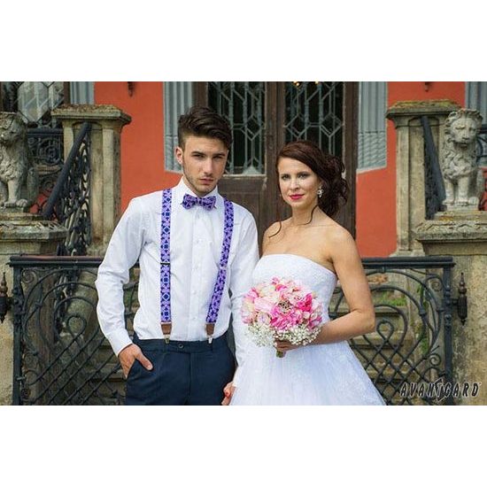 Niebieska muszka fioletowa, motyw Paisley
