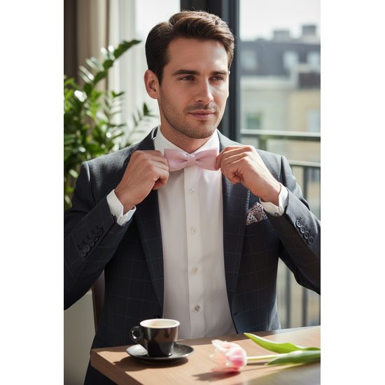 Нежна розова папийонка