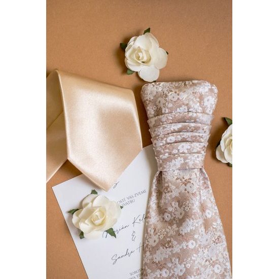 Esküvői nyakkendő zsebkendővel – elefántcsont