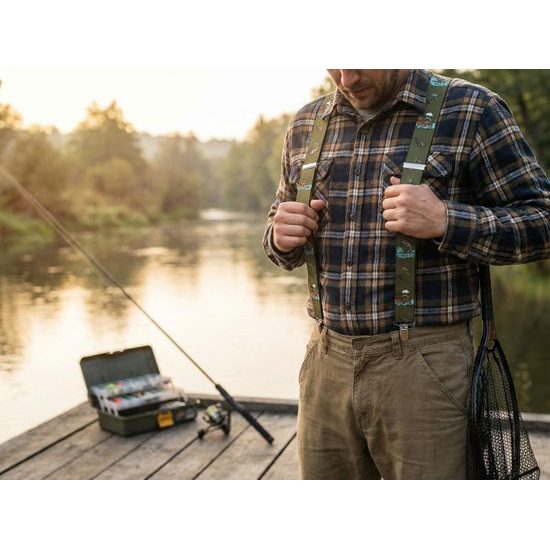 Rybárske traky s koženým stredom a zapínaním na kovové klipy