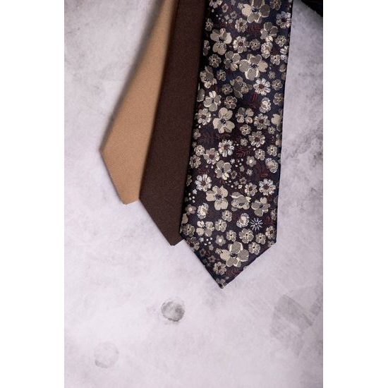 Schmale braune Krawatte