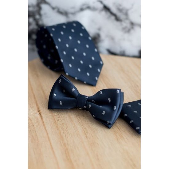 Dunkelblaue Fliege mit juristischem Muster