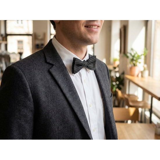 Motýlik bavlnený čierna s bielou bodkou