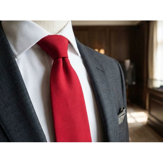 Matná červená kravata