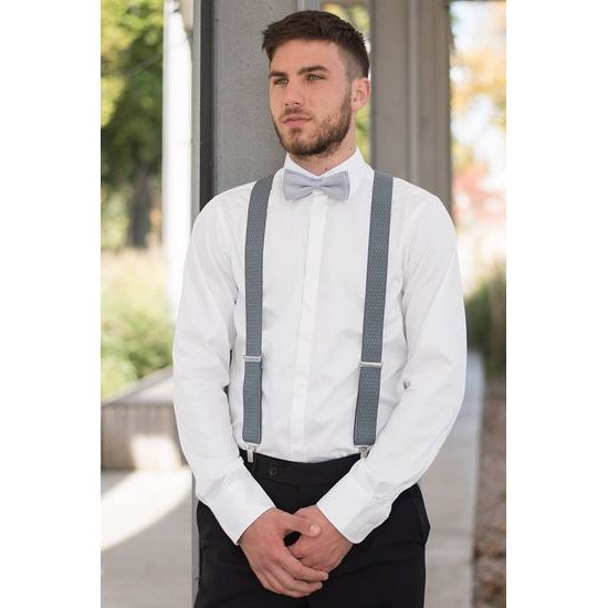 Graue Hosenträger mit Punkten, schwarzem Leder und Metallclips