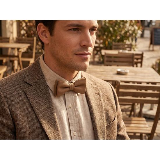 Hnedý karamelový motýlik