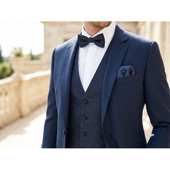 Vestă bleumarin cu papion și batistă