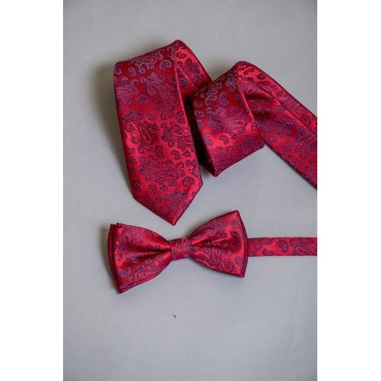 Rote Krawatte mit blauem Kaschmirmuster