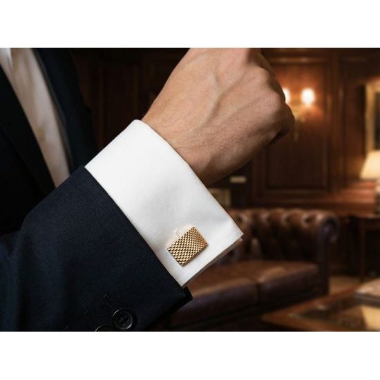 Goldene Manschettenknöpfe mit geometrischem Muster