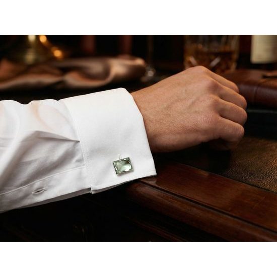 Silberne Manschettenknöpfe mit hellem Stein