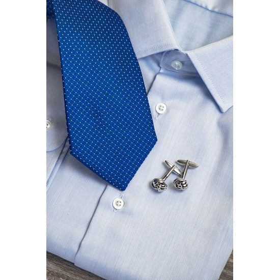 Modrá kravata s malými puntíky