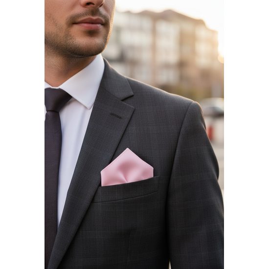 Delikatna różowa poszetka dla mężczyzn
