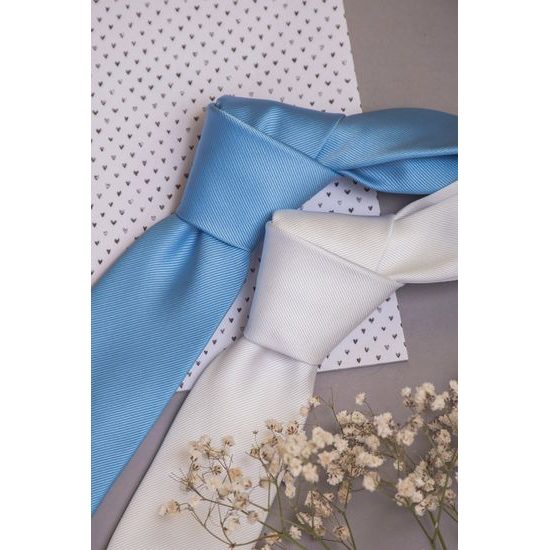 Svetlomodrá úzka kravata so štruktúrou