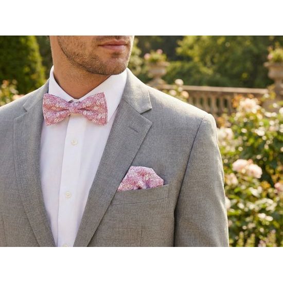 Rosa Fliegen-Set mit Einstecktuch – florales Design