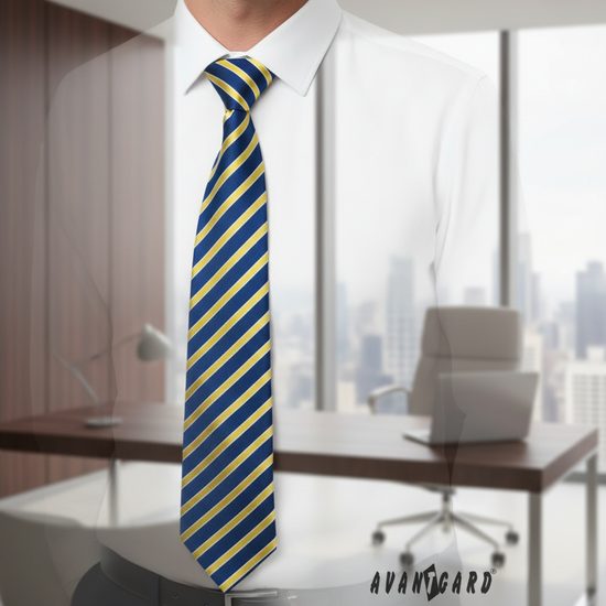 Modrá kravata se žlutými pruhy