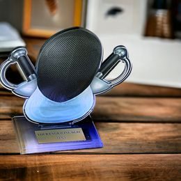 Trofeo Acrílico Cannes de Esgrima