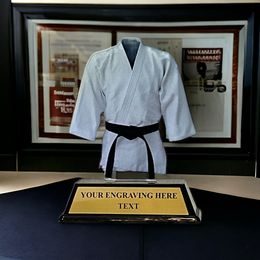 Kimono de Artes Marciales con Trofeo de 9 Colores de Cinturón