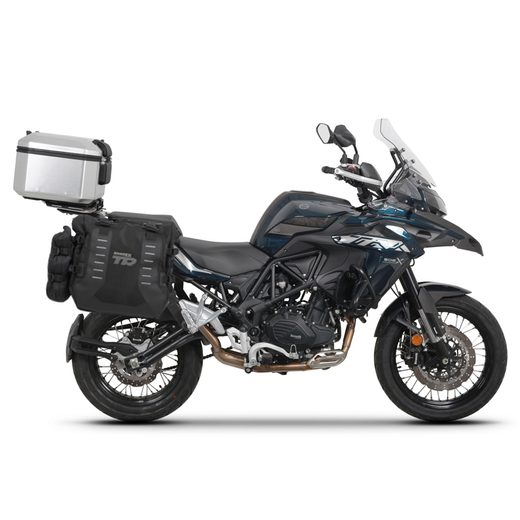 Kompletná sada sedlových brašní SHAD TERRA TR40 adventure a hliníkového kufra SHAD TERRA 55L vrátane montážnej sady SHAD Benelli TRK 502 X
