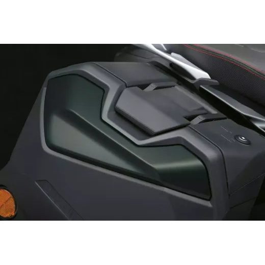 95400-48880-000 Kryt bočného kufra QU5