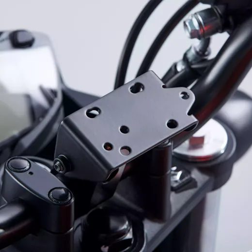 990D0-28KNB-000 Držiak navigácie