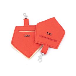 FUNKY DOG Červený pamlskovník Piňamka