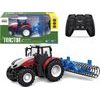 Traktor s modrým válcem na dálkové ovládání