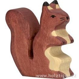 Stojící hnědá veverka - dřevěné zvířátko z lesa
