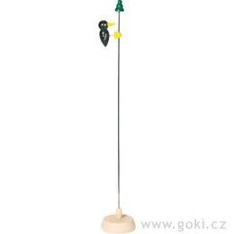 Černý datel na tyči