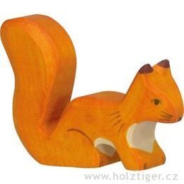 Sedící oranžová veverka - dřevěné zvířátko z lesa