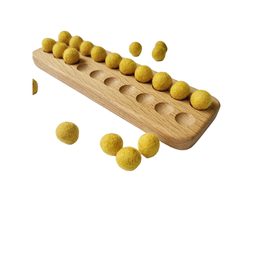 Drevená doska s 20 plstenými guličkami