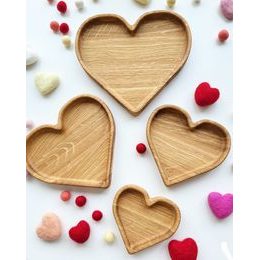Dřevěné podnosy ve tvaru srdce