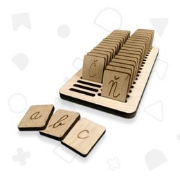 Sada velkých a malých PSACÍCH písmen + stojánek