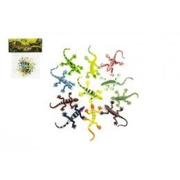 Hnědá housenka vyhýbajícím se překážkám