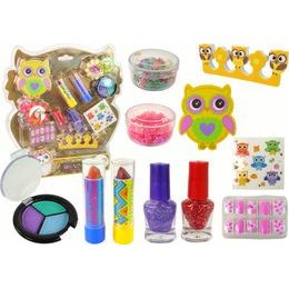 Sada make-upu a nail art sova