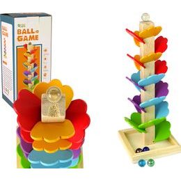 Dřevěná kuličková dráha ve tvaru stromu