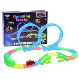 Svítící autodráha s autíčkem na baterie 169 dílků Magic Tracks