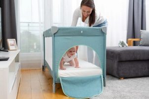 Cestovní postýlka nejen na dovolenou