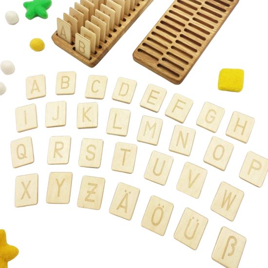 2x dřevěný zásobník se sadami písmen (tiskací - DE)