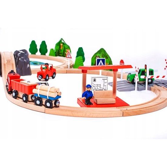 Doris dřevěná vláčkodráha na baterie 90 dílků