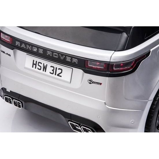 Elektrické auto Range Rover stříbrné
