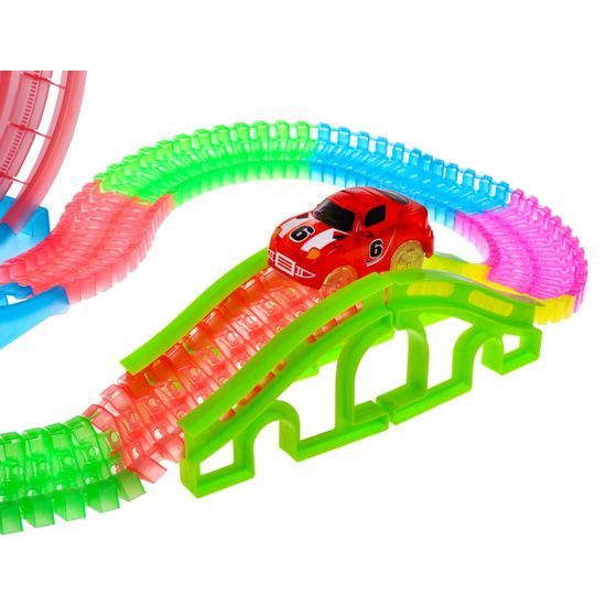 Svítící autodráha s autíčkem na baterie 145 dílků Twister Tracks