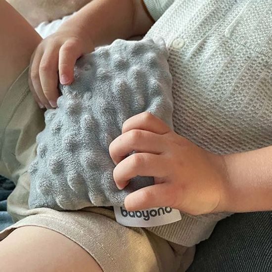 Polštářek s třešňovými peckami šedý