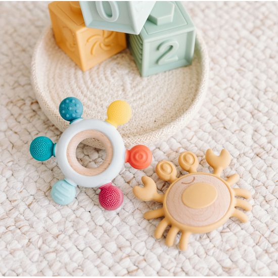 CANPOL babies Dřevěno-silikonové kousátko KRAB