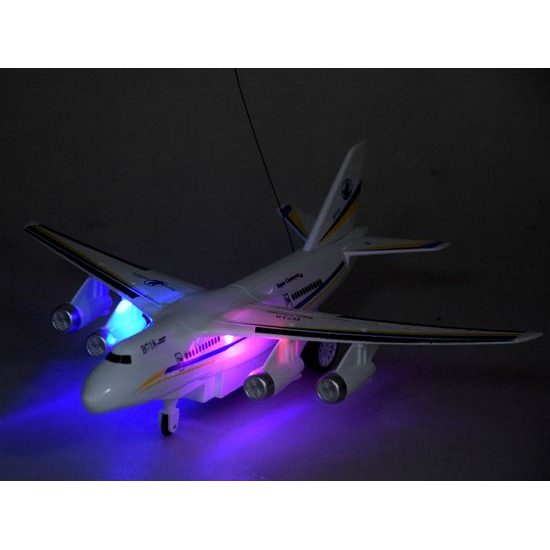 Letadlo na dálkové ovládání Airliner B718